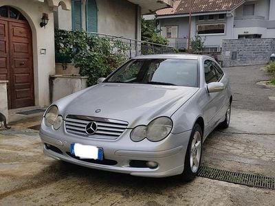Usata Mercedes C200 122 CV (89 kW) 2005 Grigio Coupé
