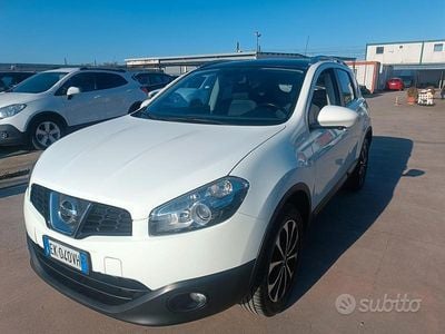 Usata Nissan Qashqai Tekna 130 CV (95 kW) 2012 Bianco SUV