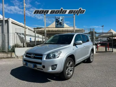Usata Toyota RAV4 Executive 150 CV (110 kW) 2010 Argento SUV