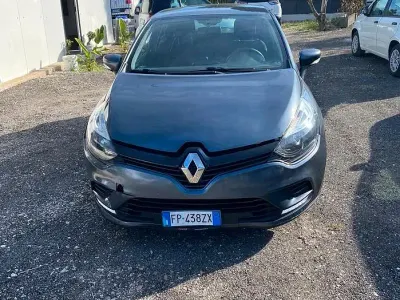 Usata Renault Clio Business 75 CV (55 kW) 2018 Grigio Station wagon