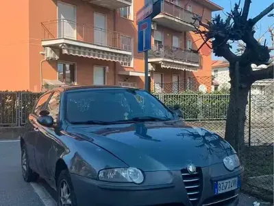Usata Alfa Romeo 147 105 CV (77 kW) 2002 Nero Utilitaria