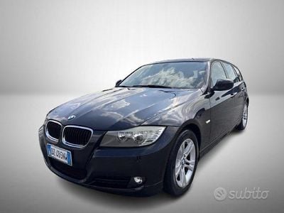 Begagnad BMW 318 143 HK (105 kW) 2009 Svart Kombi