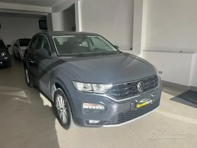 Käytetty VW T-Roc Business 150 HP (110 kW) 2021 Harmaa Katumaasturi