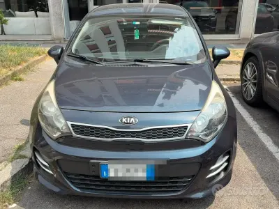 Usata Kia Rio 85 CV (62 kW) 2015 Bluazzurro Berlina