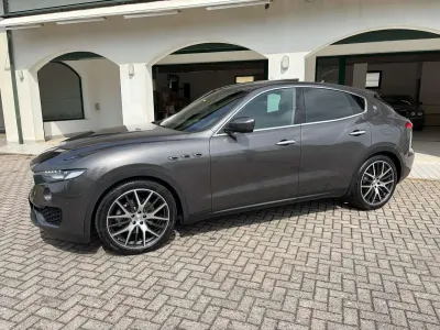 Begagnad Maserati Levante 250 HK (183 kW) 2019 Grå SUV