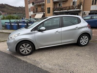 Usata Peugeot 208 Allure 82 CV (60 kW) 2015 Grigio Utilitaria