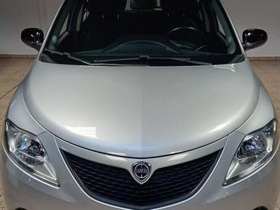 Usata Lancia Ypsilon Gold 69 CV (50 kW) 2021 Grigio Utilitaria