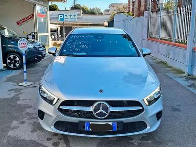 Usata Mercedes A180 Executive 116 CV (85 kW) 2019 Grigio Berlina
