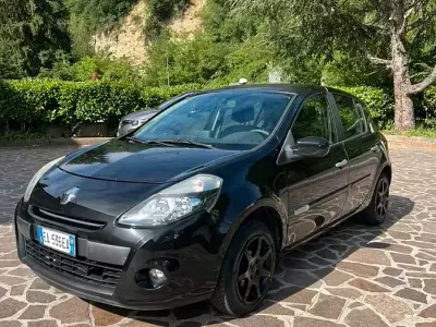 Usata Renault Clio II Luxe 75 CV (55 kW) 2010 Nero Berlina