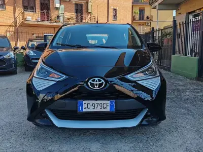 Usata Toyota Aygo 72 CV (52 kW) 2020 Nero Utilitaria