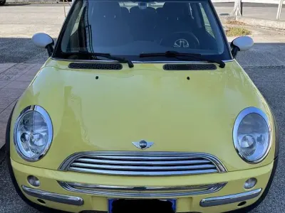 Begagnad Mini Cooper Coupé 116 HK (85 kW) 2003 Gul Sportkupé