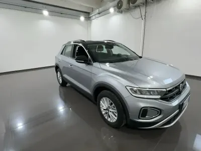 Usata VW T-Roc Life 150 CV (110 kW) 2025 Pyrit silver / tetto nero SUV