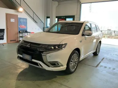 Usata Mitsubishi Outlander P-HEV 135 CV (99 kW) 2020 Bianco SUV