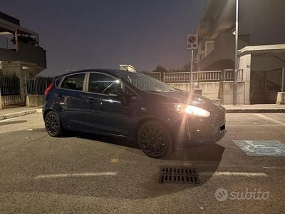 Usata Ford Fiesta Titanium 82 CV (60 kW) 2015 Blu Utilitaria