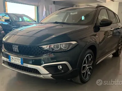 Usata Fiat Tipo Cross 131 CV (96 kW) 2023 Verde Berlina