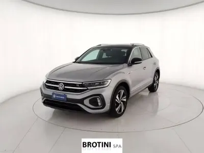 Usata VW T-Roc R-line 110 CV (80 kW) 2023 Grigio metallizzato SUV