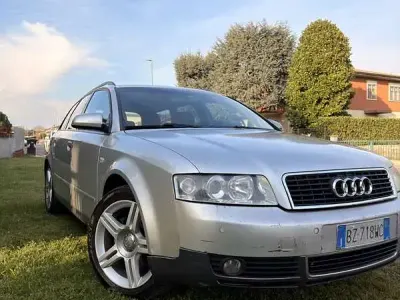 Usata Audi A4 Ambiente 131 CV (96 kW) 2002 Grigio Berlina