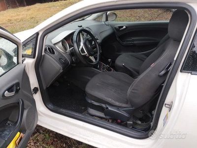 Usata Seat Ibiza 101 CV (74 kW) 2011 Bianco Coupé