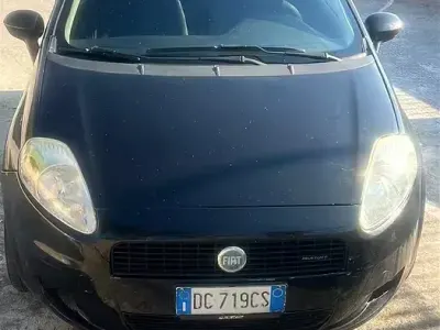 Usata Fiat Grande Punto 75 CV (55 kW) 2006 Bluazzurro Utilitaria