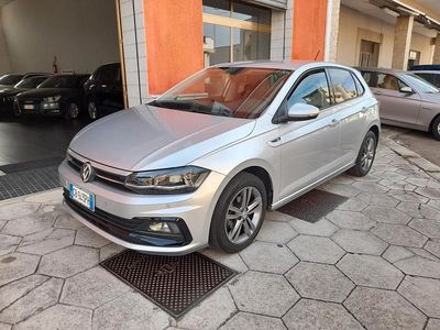 Usata VW Polo R-line 89 CV (65 kW) 2020 Argento Utilitaria