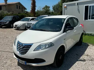 Usata Lancia Ypsilon 80 CV (58 kW) 2013 Bianco Utilitaria