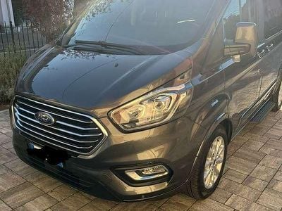 Usata Ford Tourneo Custom 185 CV (136 kW) 2019 Grigio Furgone