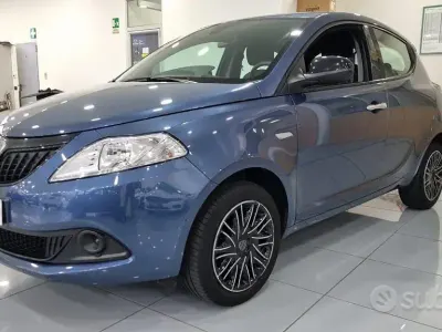 Usata Lancia Ypsilon 69 CV (50 kW) 2023 Blu Utilitaria