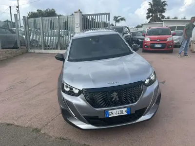 Usata Peugeot 2008 GT 131 CV (96 kW) 2023 Grigio SUV