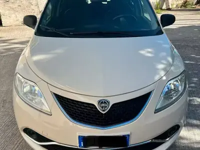 Usata Lancia Ypsilon 69 CV (50 kW) 2017 Utilitaria