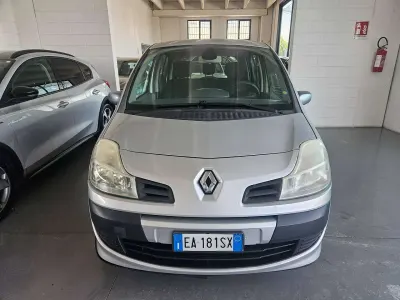 Usata Renault Modus Expression 75 CV (55 kW) 2010 Argento Monovolume