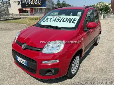 Usata Fiat Panda Lounge 69 CV (50 kW) 2016 Rosso pastello Utilitaria