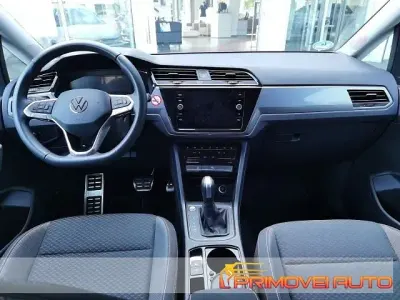 Begagnad VW Touran Active 150 HK (110 kW) 2022 Svart Minibuss