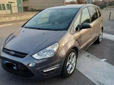 Usata Ford S-MAX Titanium 140 CV (102 kW) 2013 Marrone Monovolume