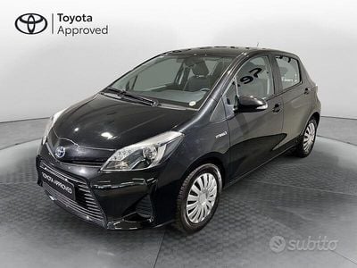 Usata Toyota Yaris Hybrid Lounge 101 CV (74 kW) 2014 Nero Berlina