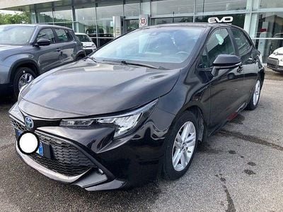 Usata Toyota Corolla Active 122 CV (89 kW) 2020 Nero metallizzato Utilitaria