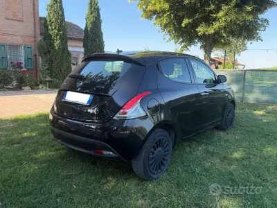 Usata Lancia Ypsilon 69 CV (50 kW) 2022 Nero Utilitaria
