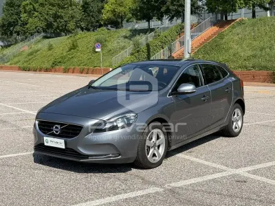 Usata Volvo V40 Momentum 150 CV (110 kW) 2015 Gray Berlina