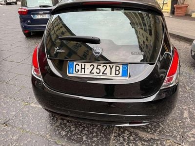 Usata Lancia Ypsilon Silver 69 CV (50 kW) 2022 Nero Utilitaria