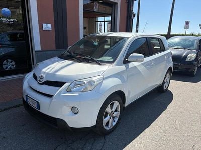 Usata Toyota Urban Cruiser Luxury 90 CV (66 kW) 2011 Bianco Utilitaria