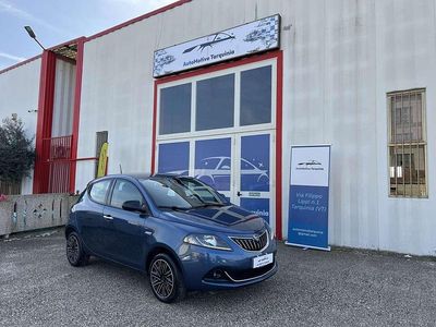 Usata Lancia Ypsilon Gold 69 CV (50 kW) 2022 Blu/azzurro Utilitaria