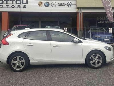Usata Volvo V40 Kinetic 120 CV (88 kW) 2017 Bianco Berlina