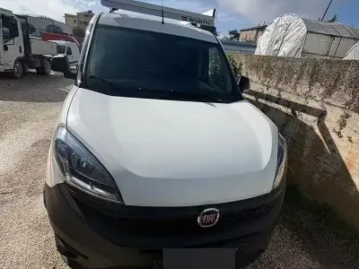 Usata Fiat Doblò Lounge 95 CV (69 kW) 2020 Bianco Monovolume
