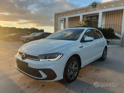 Usata VW Polo R-line 95 CV (69 kW) 2024 Bianco Utilitaria