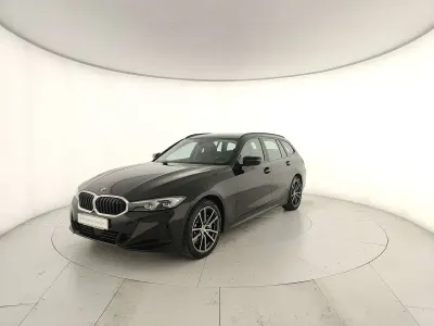 Usata BMW 330 286 CV (210 kW) 2023 Black sapphire metallizzato Station wagon