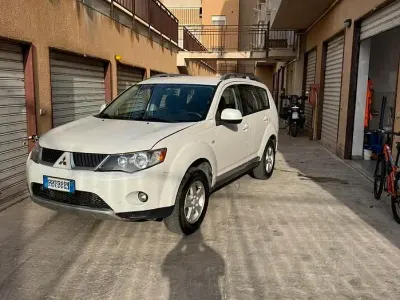 Usata Mitsubishi Outlander 140 CV (102 kW) 2007 Bianco SUV