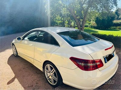 Usata Mercedes E250 200 CV (147 kW) 2009 Bianco Coupé