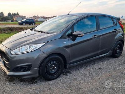 Grigio Usata 2016 Ford Fiesta ST-Line Berlina | 6700 € (Buon prezzo)
