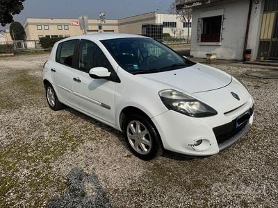 Usata Renault Clio II Luxe 74 CV (54 kW) 2010 Bianco Berlina