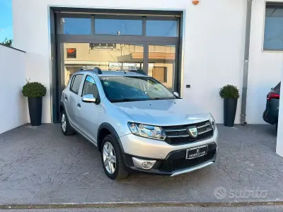Usata Dacia Sandero Stepway 90 CV (66 kW) 2016 Grigio Berlina