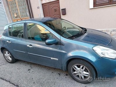 Usata Renault Clio III 75 CV (55 kW) 2011 Blu Berlina